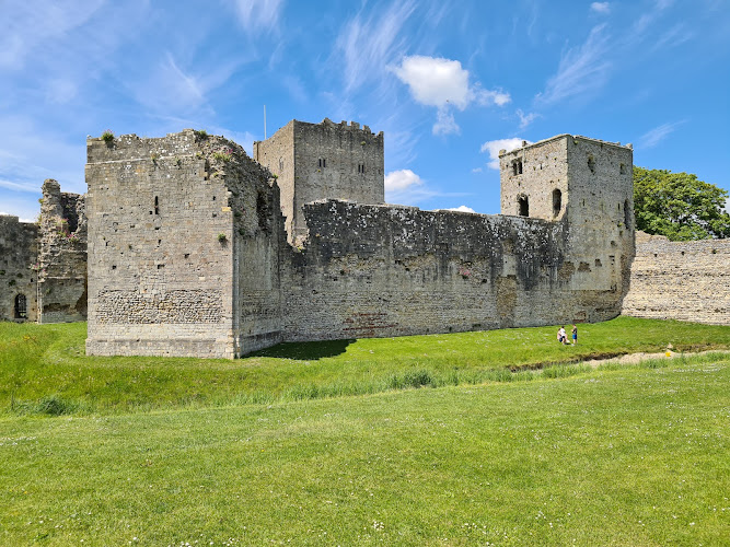 Portchester Castle Reviews & Ratings: What to Know for Visiting