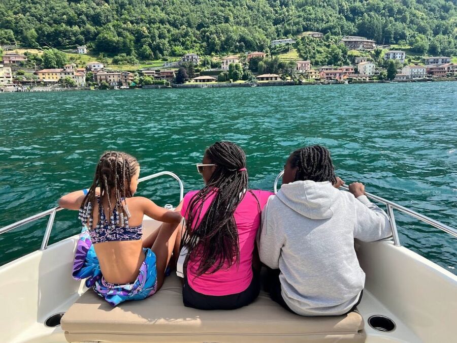 Kids enjoying a cruise at Argegno