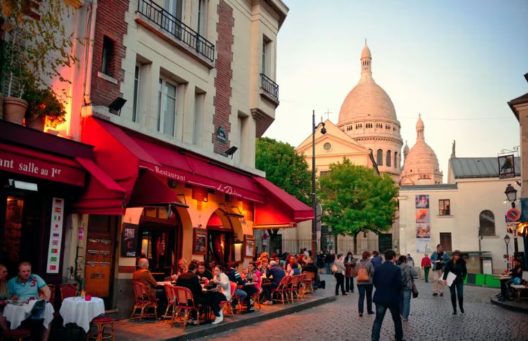 Parisian cafe packed with customers