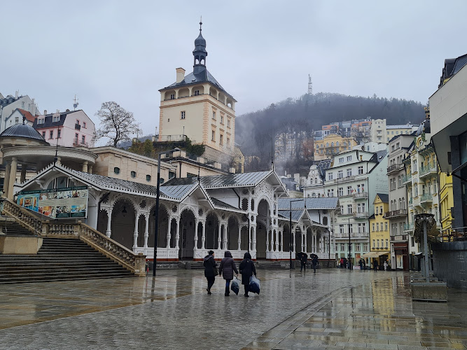 Castle Colonnade