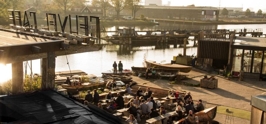 People hanging out at the De Ceuvel