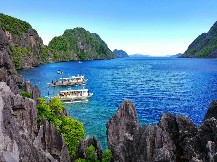 White boats docked in the island of El Nido