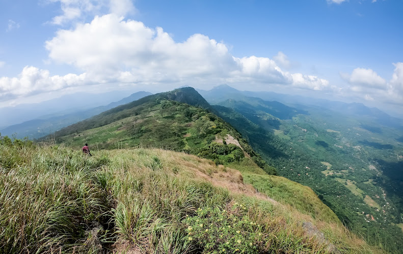 Hulangala Mini World’s End Viewpoint – Elkaduwa Plantations