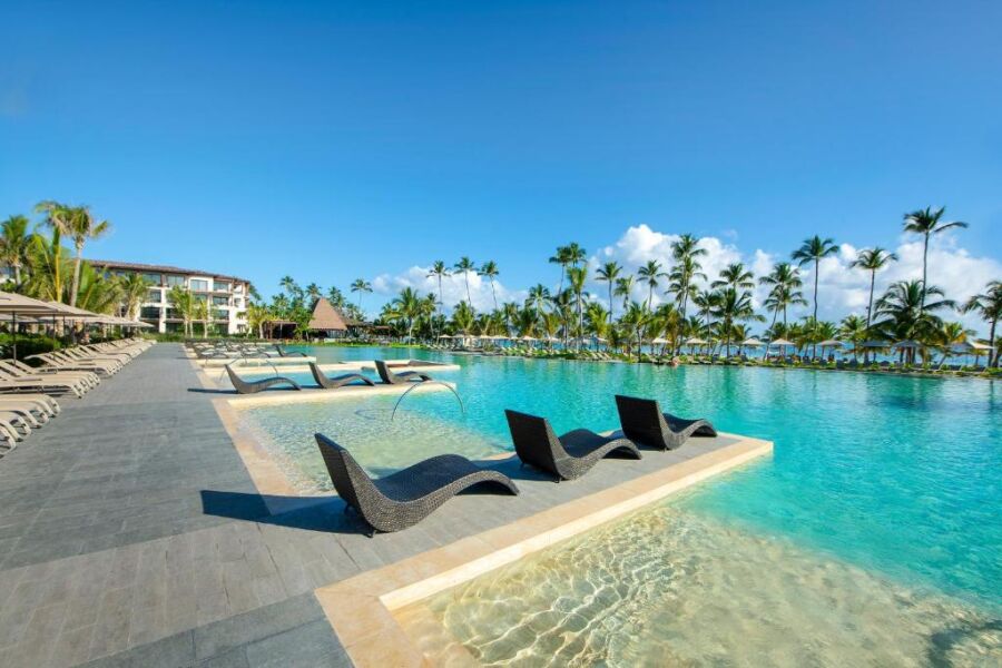 Gorgeous infinity pool 