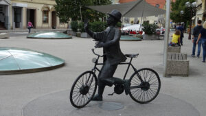 Josip Pelikan Statue