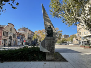 Monument a Pere Vives Vich