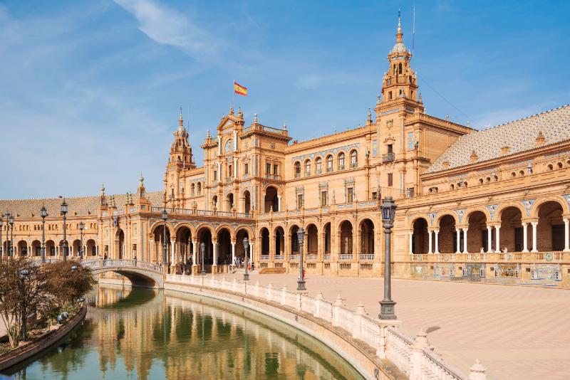 Iconic Plaza de España in Madrid, Spain