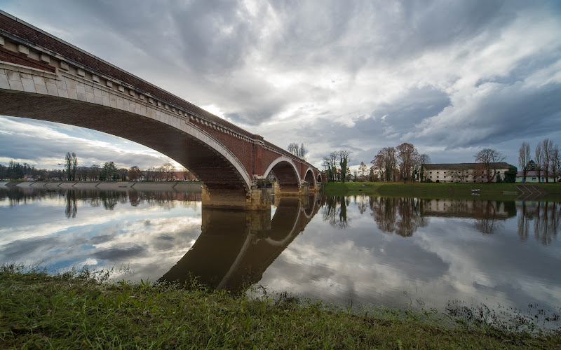 Sisački stari most (Old bridge in Sisak)