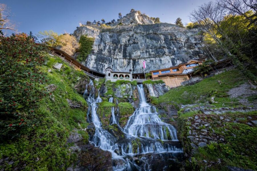 Dreamy St. Beatus-Höhlen, Swiss Caves