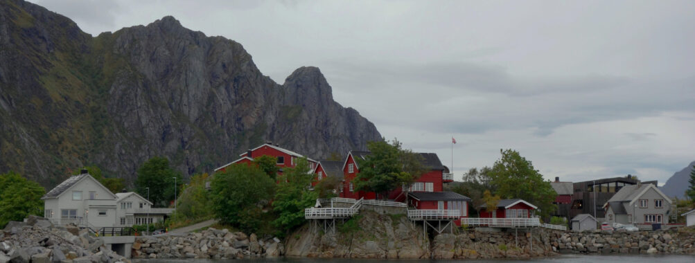 Kayak, SUP, BBQ, beach and yacht tour from SvolvAEr Review