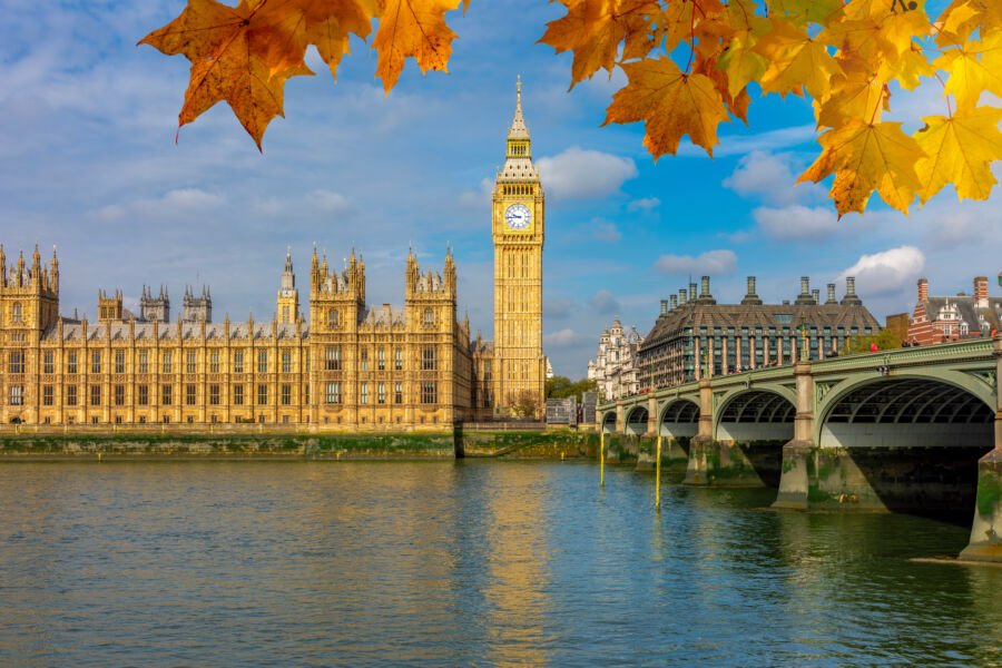 Autumn scene featuring Big Ben, the Houses of Parliament, and Westminster Bridge, showcasing London’s iconic architecture