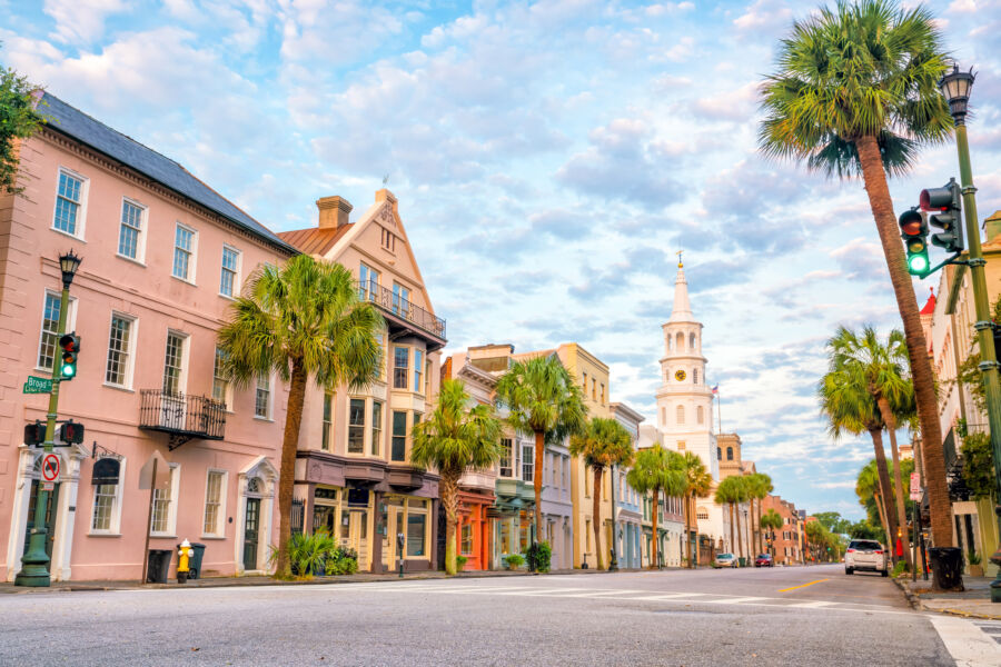 Panoramic view of Charleston, South Carolina, showcasing vibrant, colorful houses lining the historic streets