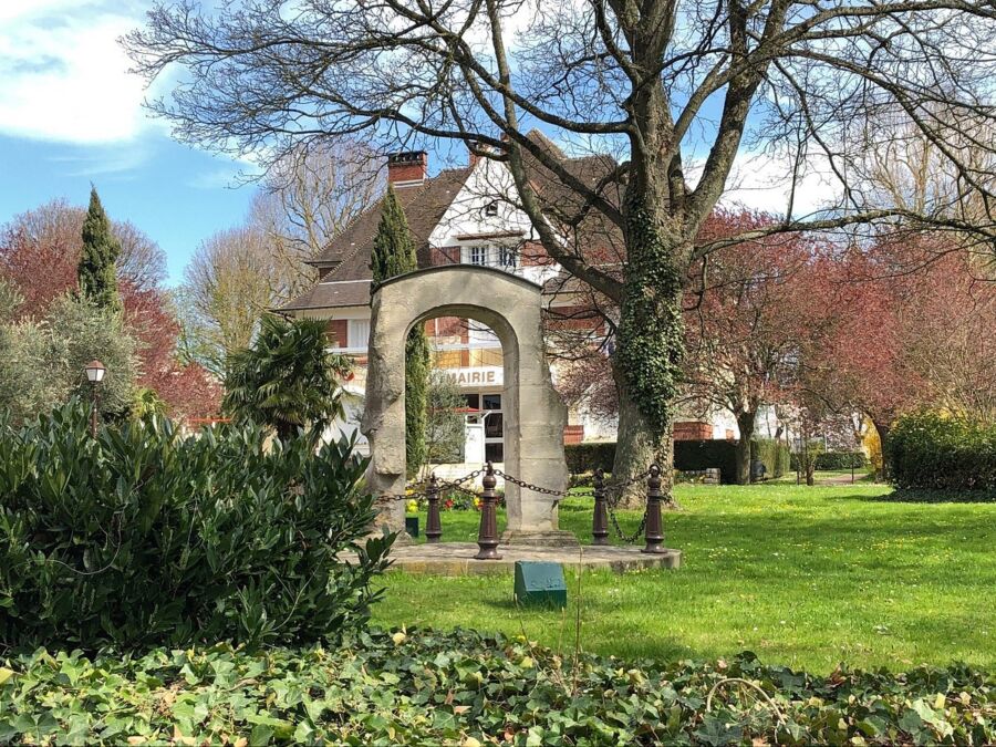 Vestiges du château de Roissy-en-France