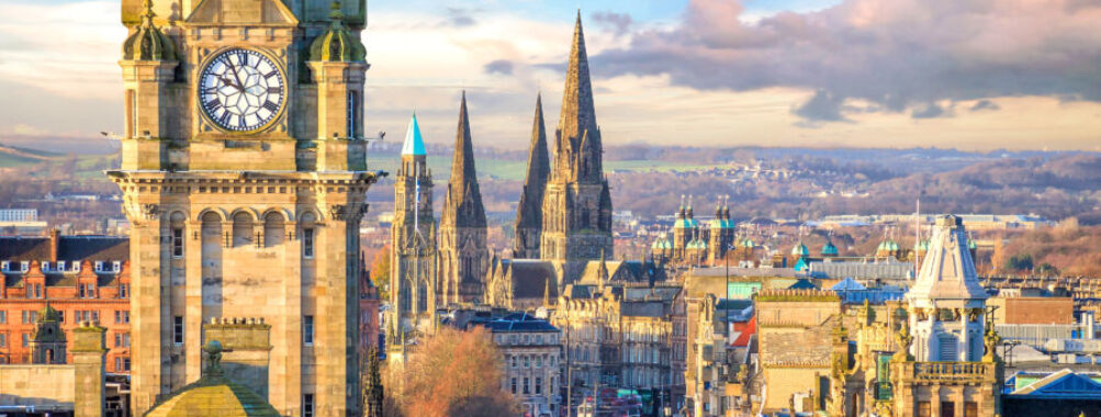 Old town Edinburgh and Edinburgh castle