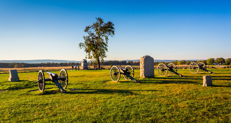 Historic cannons and monuments in Gettysburg, Pennsylvania, marking the location of a crucial Civil War conflict