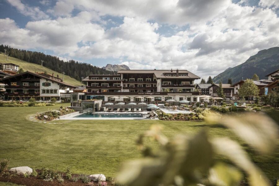 Panoramic view of the Hotel Arlberg Lech