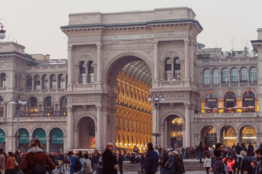 Milans Galleria Vittorio Emanuele II: bustling shopping, stunning architecture, vibrant urban life.