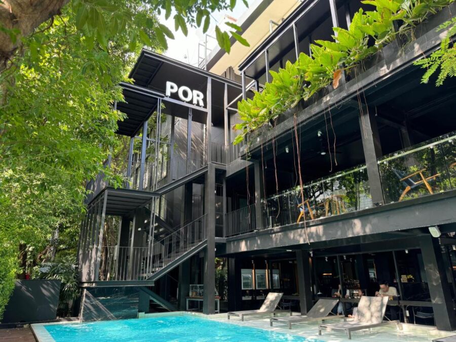 Accommodation and pool amenity of the POR Santitham, Chiang Mai