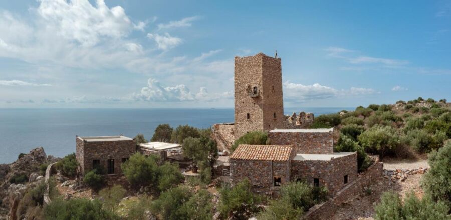 Stunning architecture of Tainaron Blue Retreat in Greece