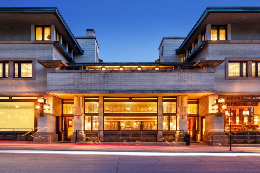 Front and entrance of The Historic Park Inn, Mason City