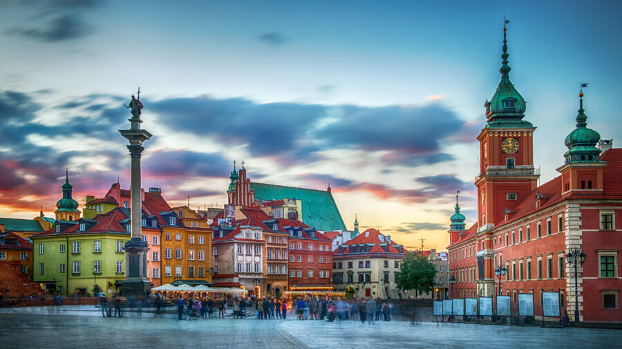 Panoramic view on Royal Castle, ancient townhouses and Sigismund