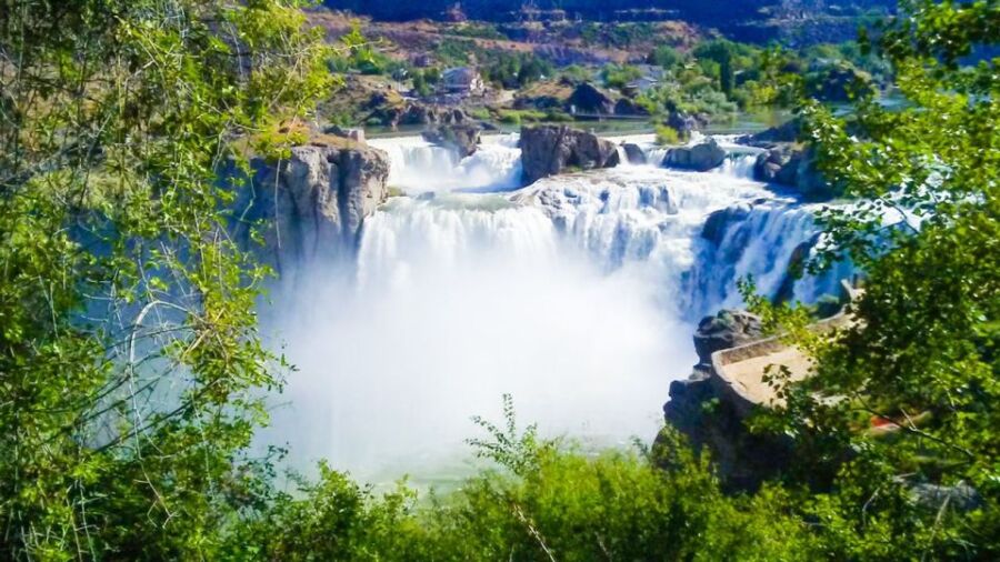 Water cascading at the Shoshone Falls, Idaho