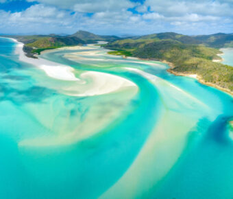 Scenic view of Hill Inlet at Whitehaven Beach, showcasing turquoise waters and white sands on Whitsunday Island, Queensland