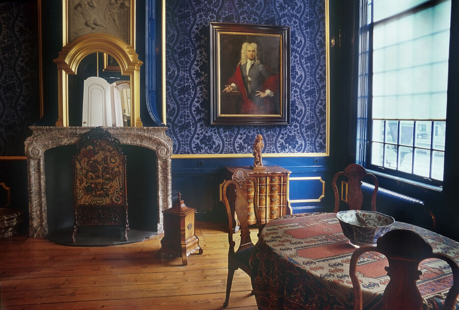 Interior view of the Willet-Holthuysen Museum, showcasing elegant decor and historical artifacts in Amsterdam, Netherlands