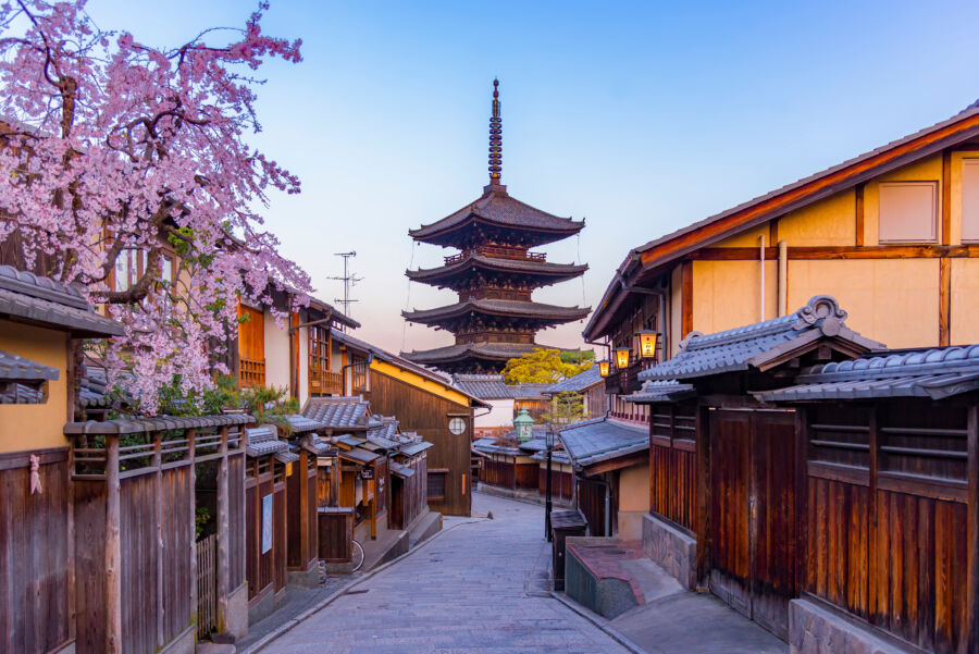 Springtime view of Yasaka Pagoda at Hokanji Temple, a popular tourist attraction in Ninenzaka, Kyoto